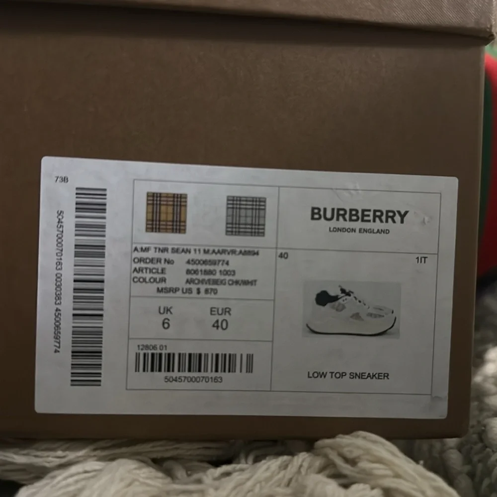 Burberry elegant sneakers
